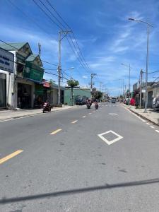 Cần bán nhà mặt tiền đường Trần Thị Hè quận 12, nhà 2 lầu giá 3,5 tỷ.