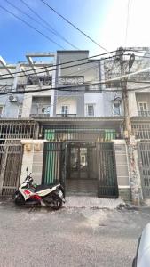 Bán nhà 2 lầu 4 phòng đường xe hơi thông thoáng giá 4ty950 ngay Tô Ngọc Vân Quận 12