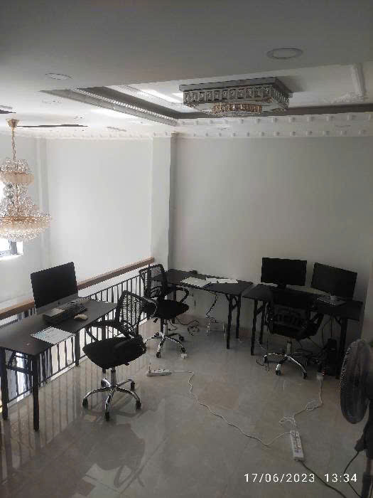 BÁN NHÀ ĐƯỜNG NGUYỄN ĐÌNH CHÍNH QUẬN PHÚ NHUẬN 56m2 3 lầu 6PN nhà mới đẹp có sân thượng và chỗ để xe.