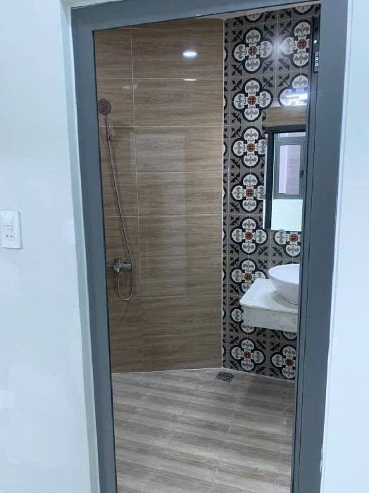BÁN NHÀ ĐƯỜNG NGUYỄN ĐÌNH CHÍNH QUẬN PHÚ NHUẬN 56m2 3 lầu 6PN nhà mới đẹp có sân thượng và chỗ để xe.