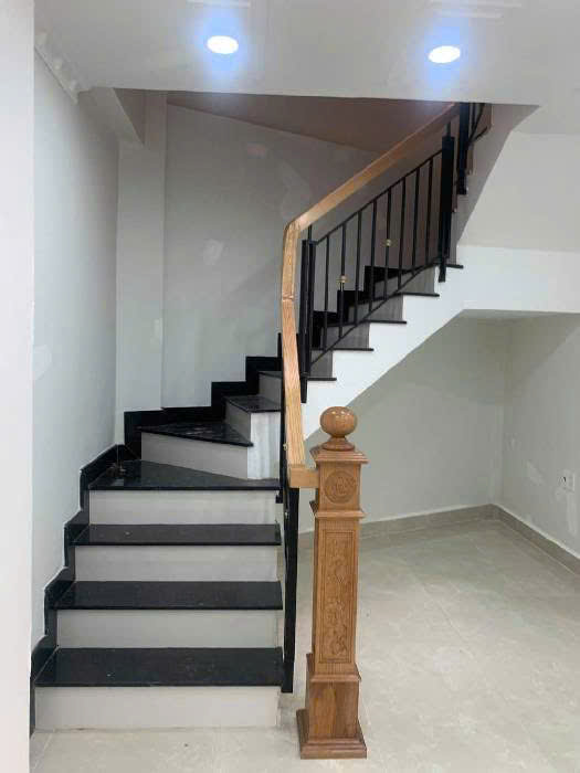 BÁN NHÀ ĐƯỜNG NGUYỄN ĐÌNH CHÍNH QUẬN PHÚ NHUẬN 56m2 3 lầu 6PN nhà mới đẹp có sân thượng và chỗ để xe.