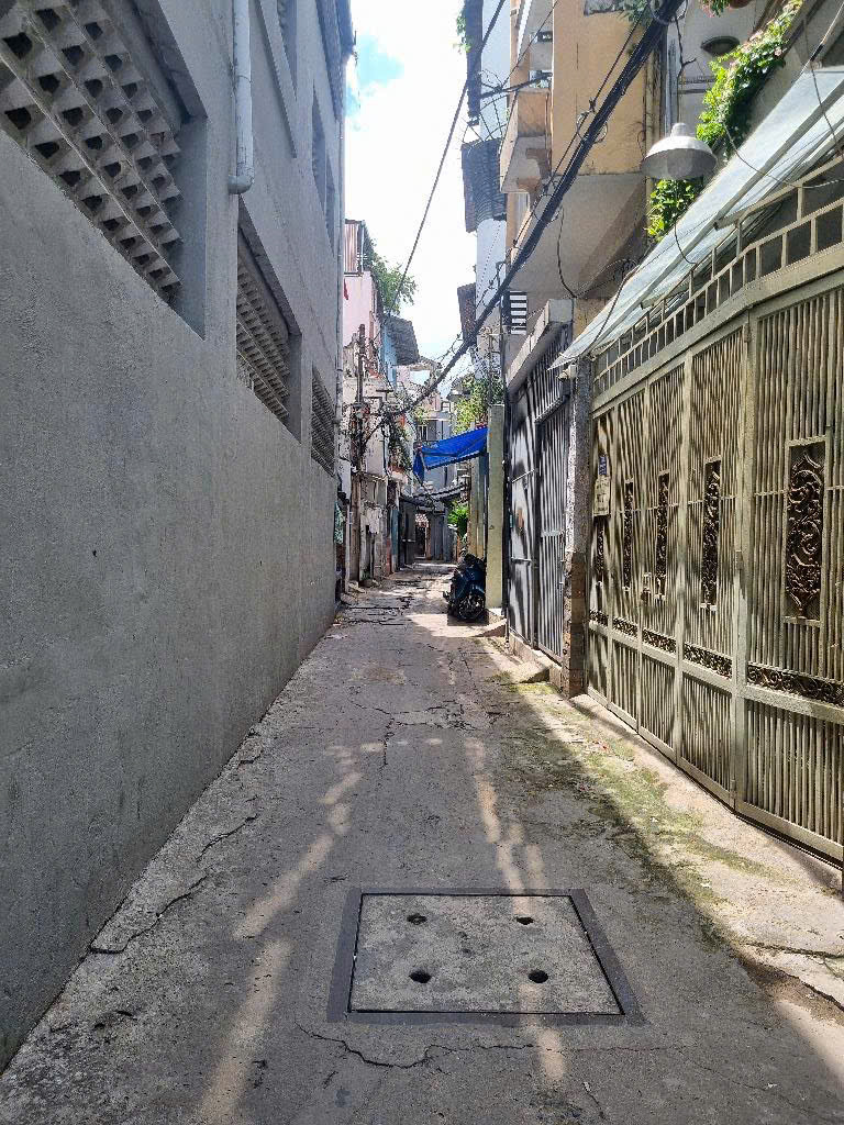 BÁN NHÀ ĐƯỜNG HUỲNH VĂN BÁNH P.11 Q.PHÚ NHUẬN 35m2 2 tầng 5.2 tỷ