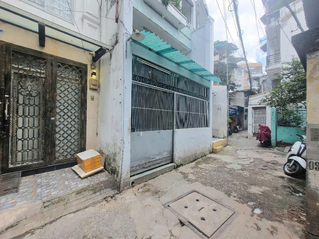 BÁN NHÀ ĐƯỜNG HUỲNH VĂN BÁNH P.11 Q.PHÚ NHUẬN 35m2 2 tầng 5.2 tỷ