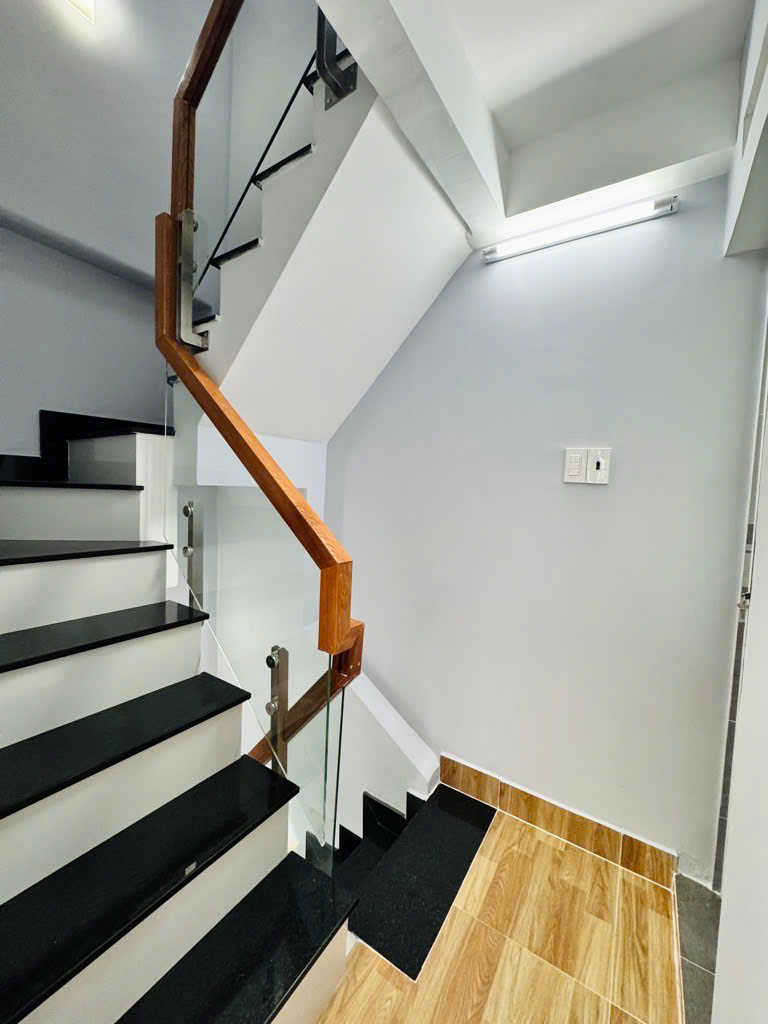 BÁN NHÀ ĐƯỜNG ĐỒNG NAI 21m2 4 TẦNG 3PN 3WC NHÀ MỚI ĐẸP.