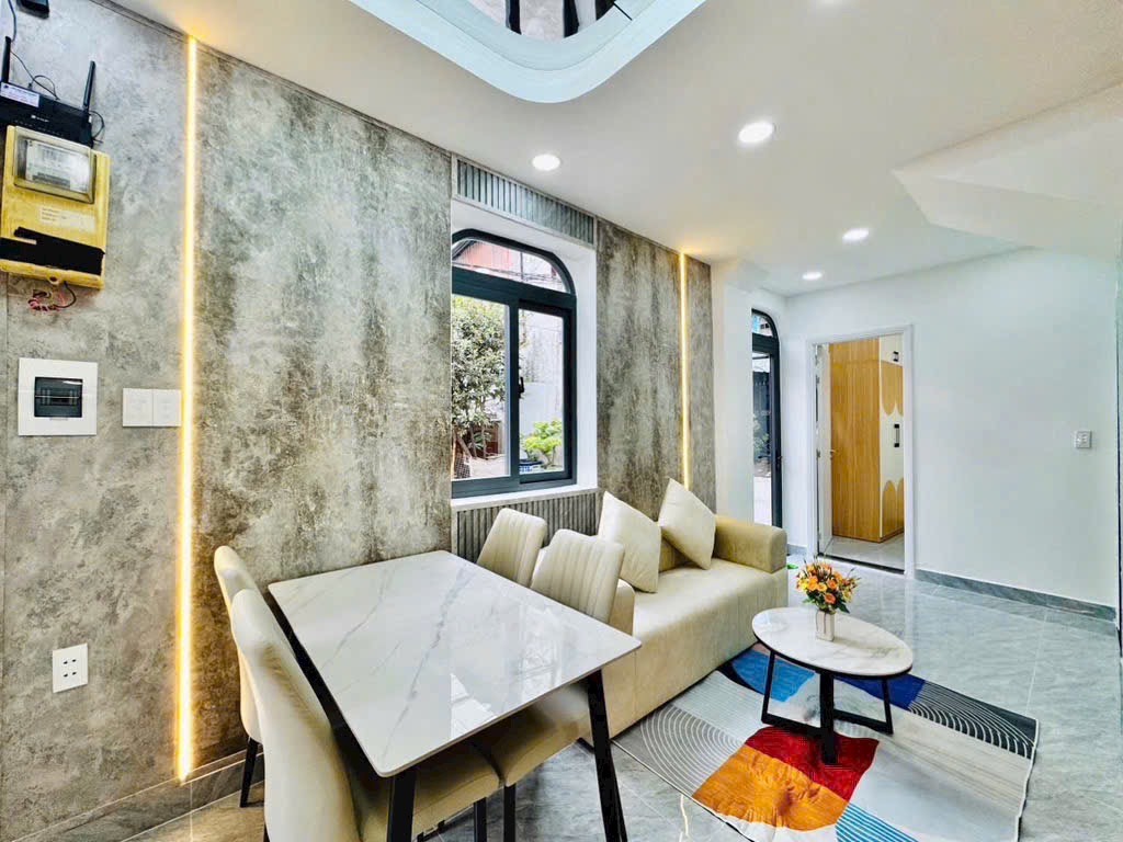 Hơn 4 tỉ xíu có ngay nhà đẹp trung tâm quận Bình Thạnh