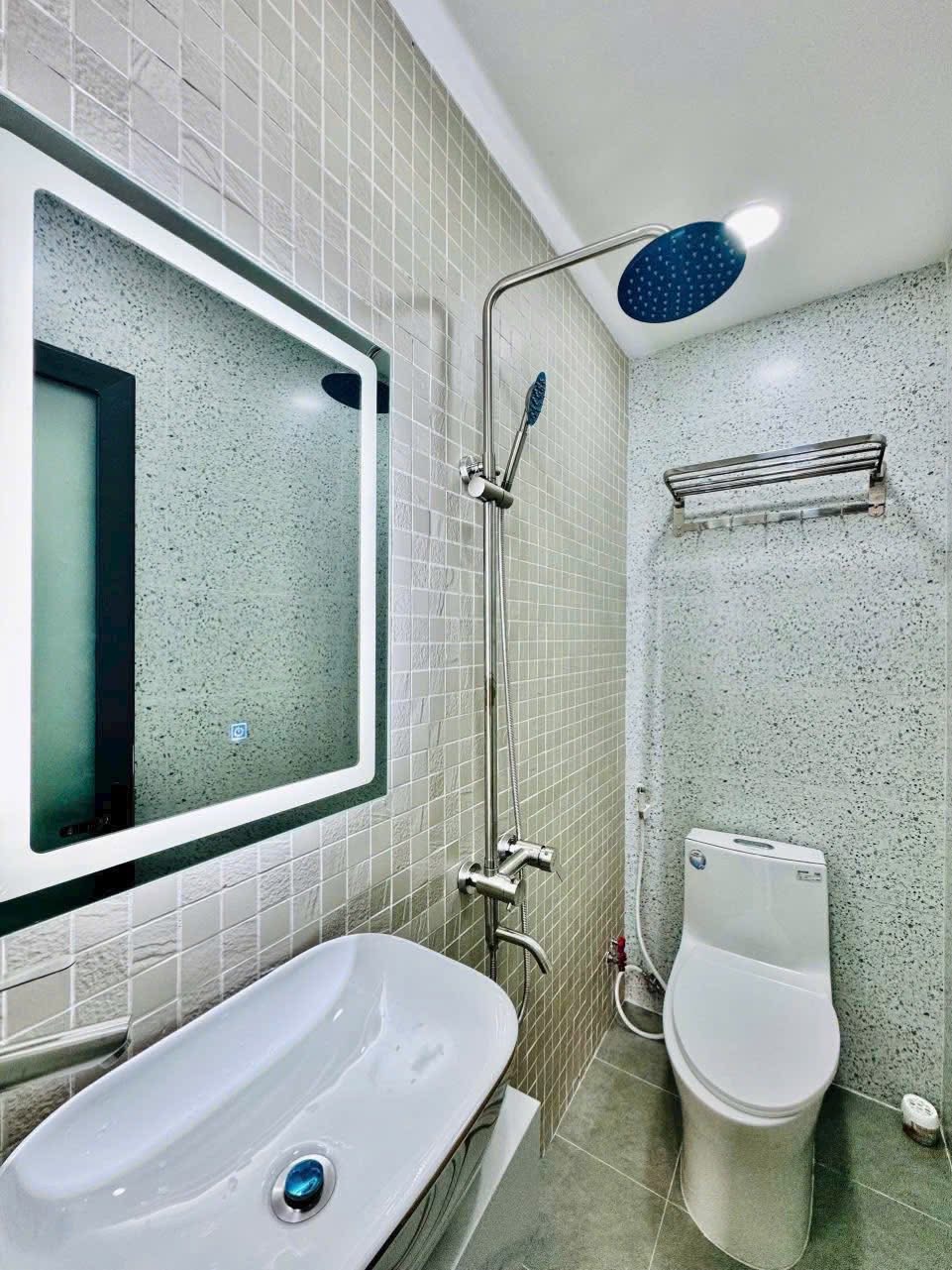 Hơn 4 tỉ xíu có ngay nhà đẹp trung tâm quận Bình Thạnh