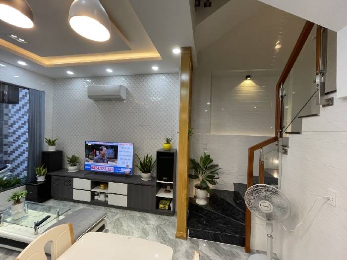 Bán nhà ngang 5,6m ở ngã 4 Bảy Hiền, nở hậu tài lộc, giá chủ gấp bán