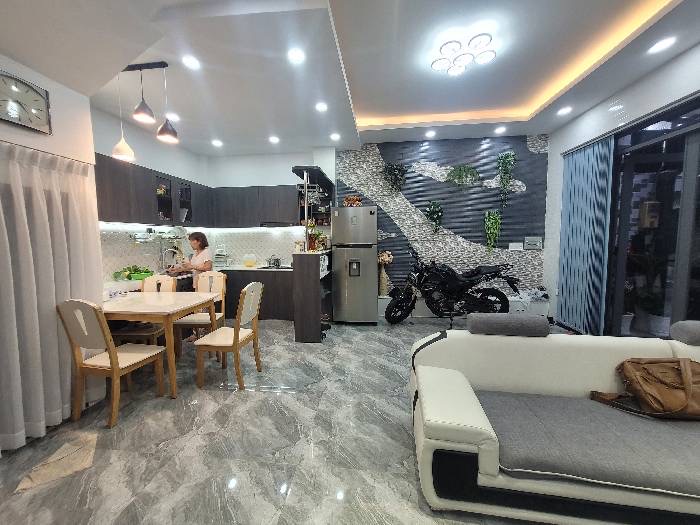 Bán nhà ngang 5,6m ở ngã 4 Bảy Hiền, nở hậu tài lộc, giá chủ gấp bán
