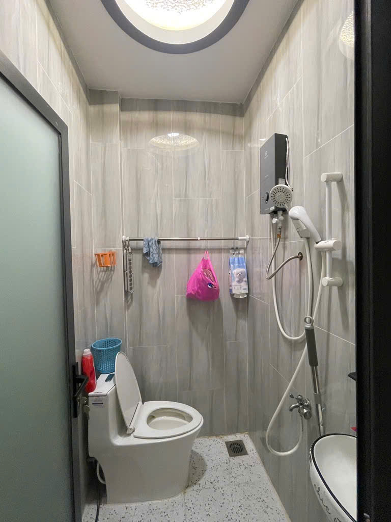 BÁN NHÀ MỚI XÂY NGAY HẬU GIANG - 49M2 -NHỈNH 4 TỶ