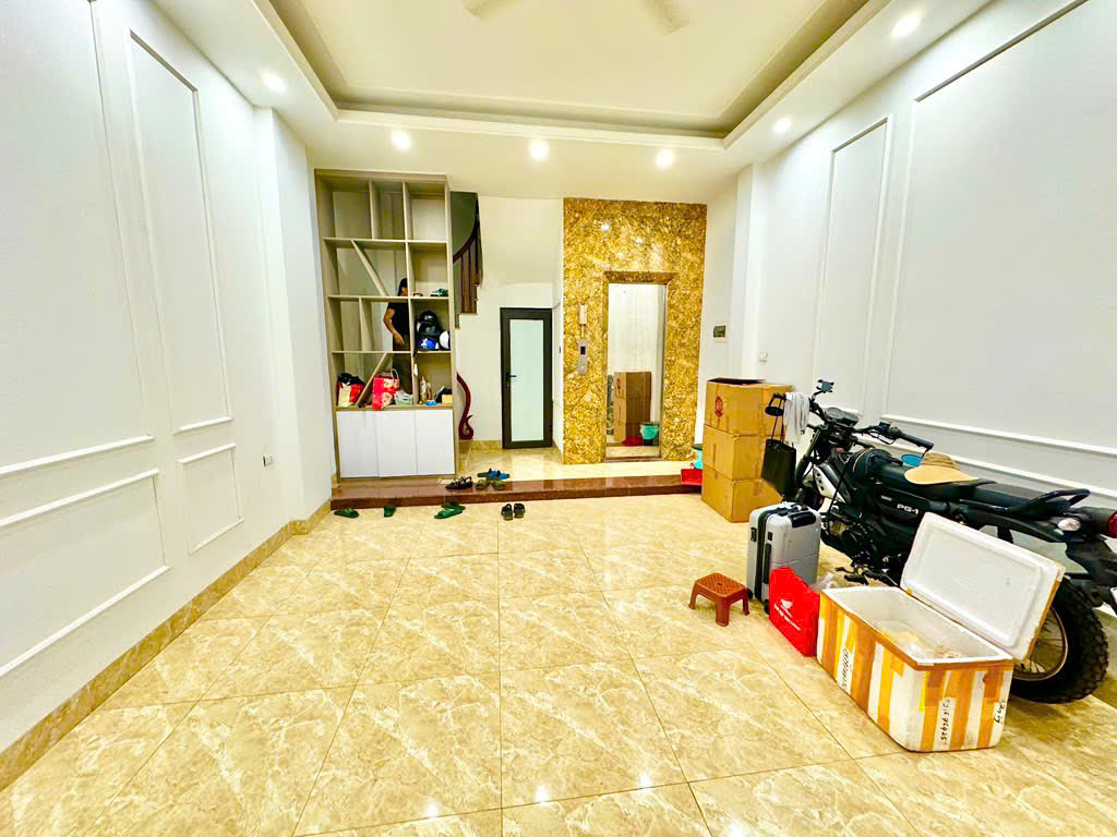 Bán nhà đẹp Kim Giang, ô tô vào nhà, ngõ ô tô tránh nhau, 3 bước ra phố giá nhỉnh 12 tỷ