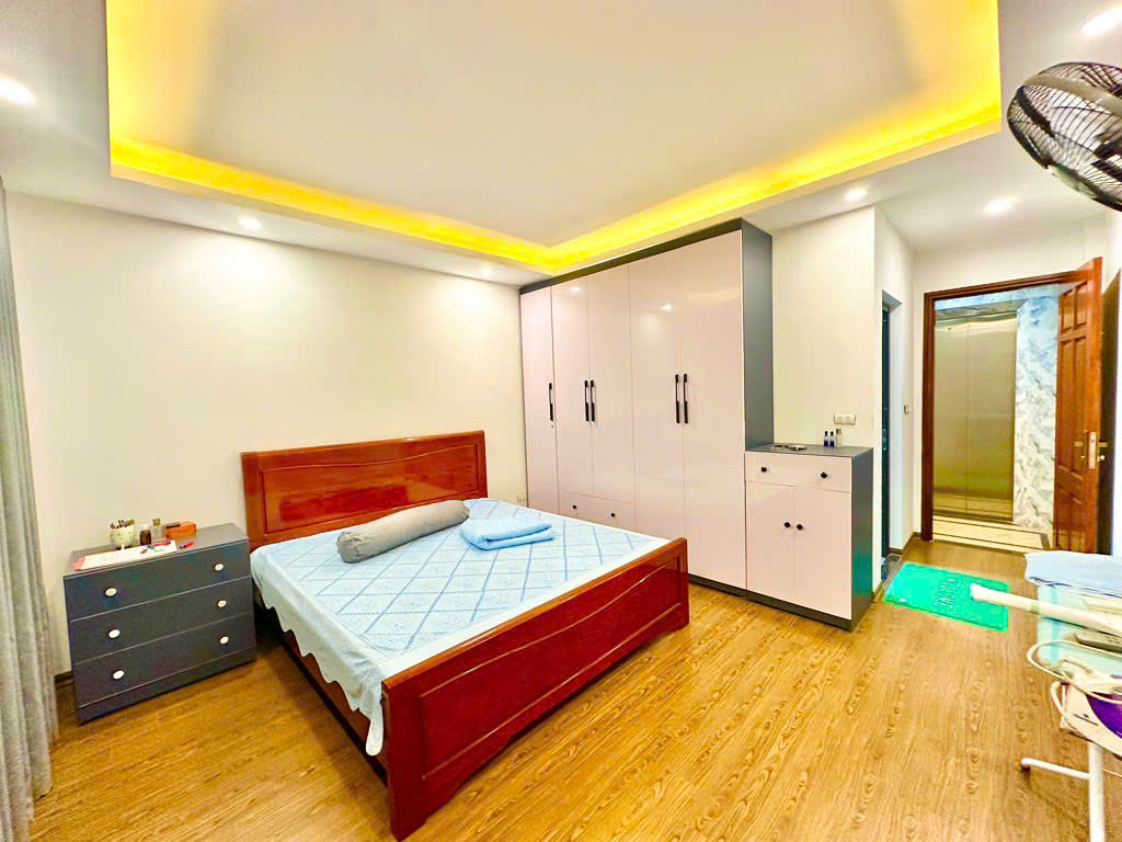 Bán nhà đẹp Kim Giang, ô tô vào nhà, ngõ ô tô tránh nhau, 3 bước ra phố giá nhỉnh 12 tỷ