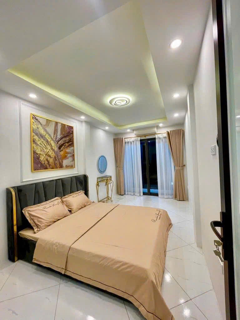 NHÀ ĐẸP HAI BÀ TRƯNG - 5 TẦNG - MỚI CỨNG - DỌN VALI VỀ Ở NGAY