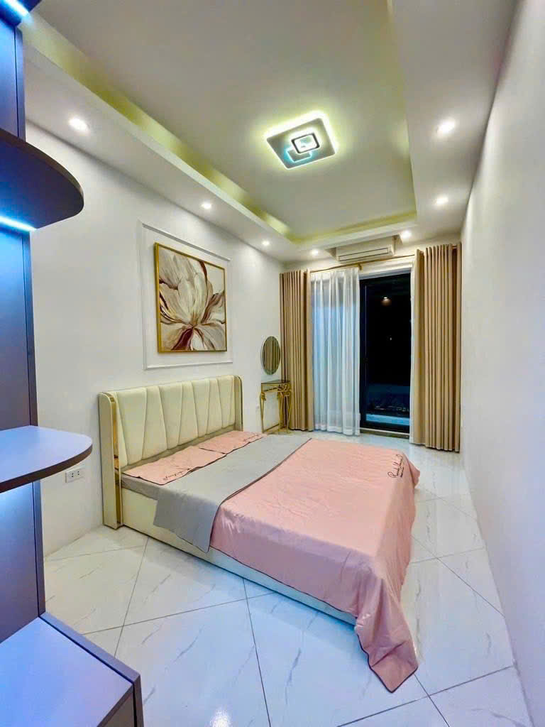 NHÀ ĐẸP HAI BÀ TRƯNG - 5 TẦNG - MỚI CỨNG - DỌN VALI VỀ Ở NGAY