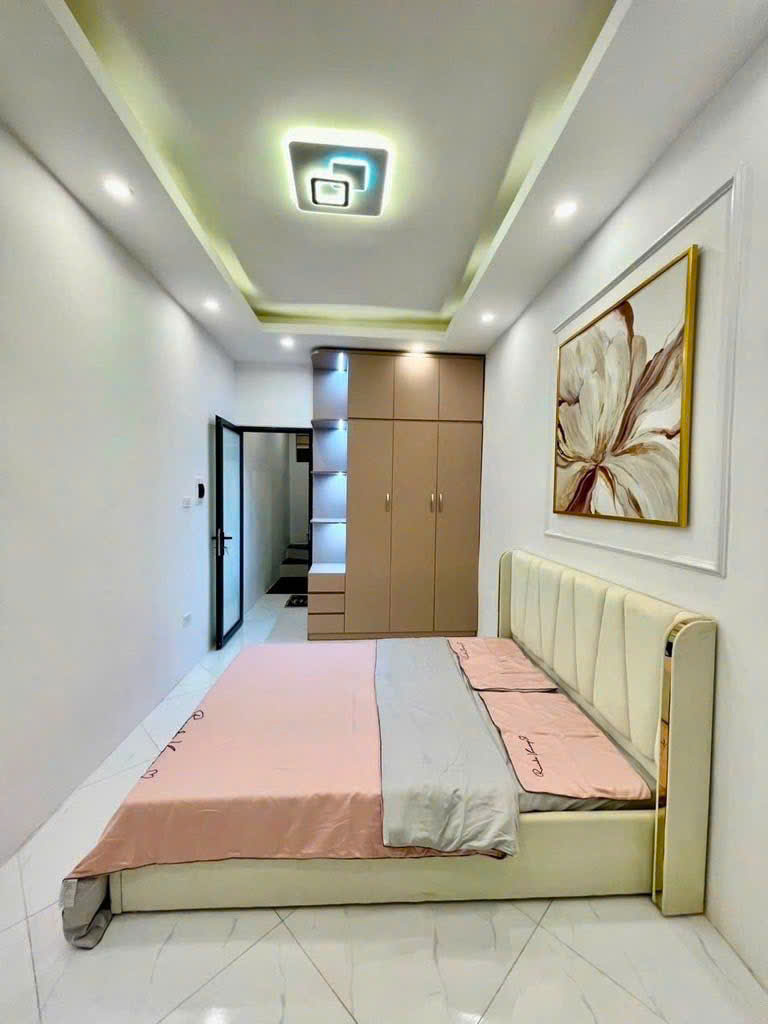NHÀ ĐẸP HAI BÀ TRƯNG - 5 TẦNG - MỚI CỨNG - DỌN VALI VỀ Ở NGAY