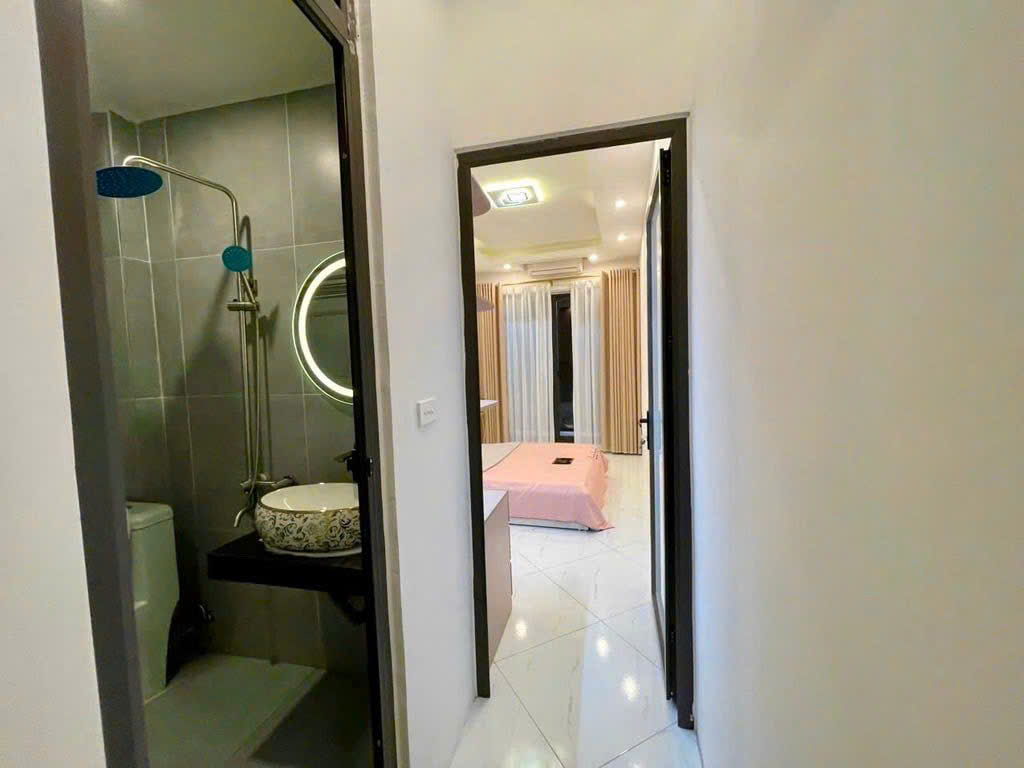 NHÀ ĐẸP HAI BÀ TRƯNG - 5 TẦNG - MỚI CỨNG - DỌN VALI VỀ Ở NGAY