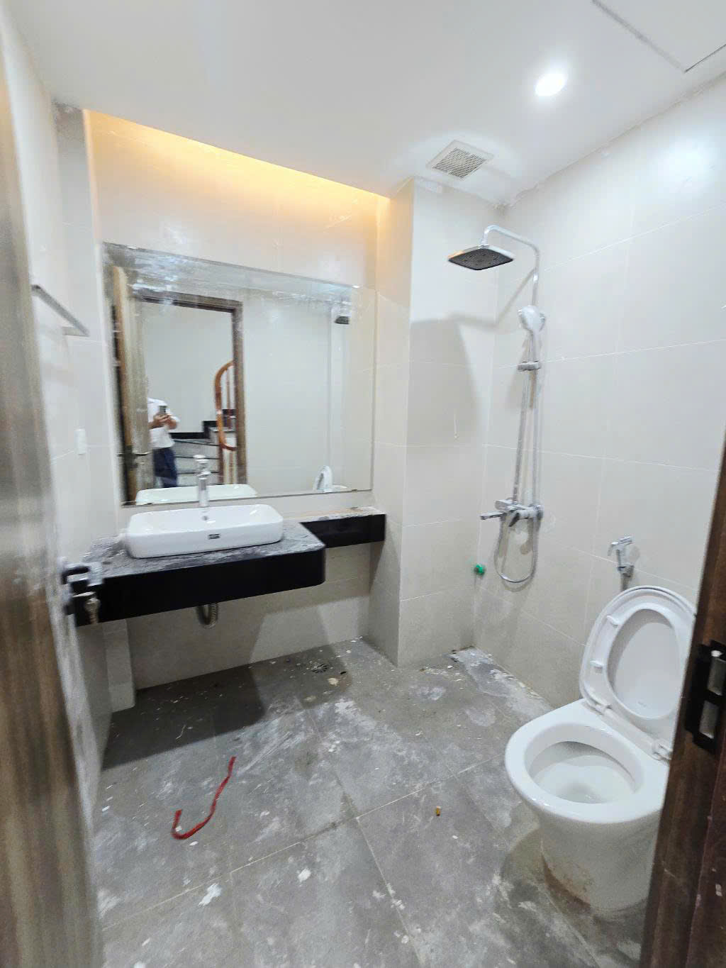 NHÀ MỚI - GẦN PHỐ SÀI ĐỒNG, NGAY CẠNH HỒ ĐIỀU HÒA- CÁCH Ô TÔ 15M - TIỆN ÍCH ĐẦY ĐỦ - 6PN KHÉP KÍN