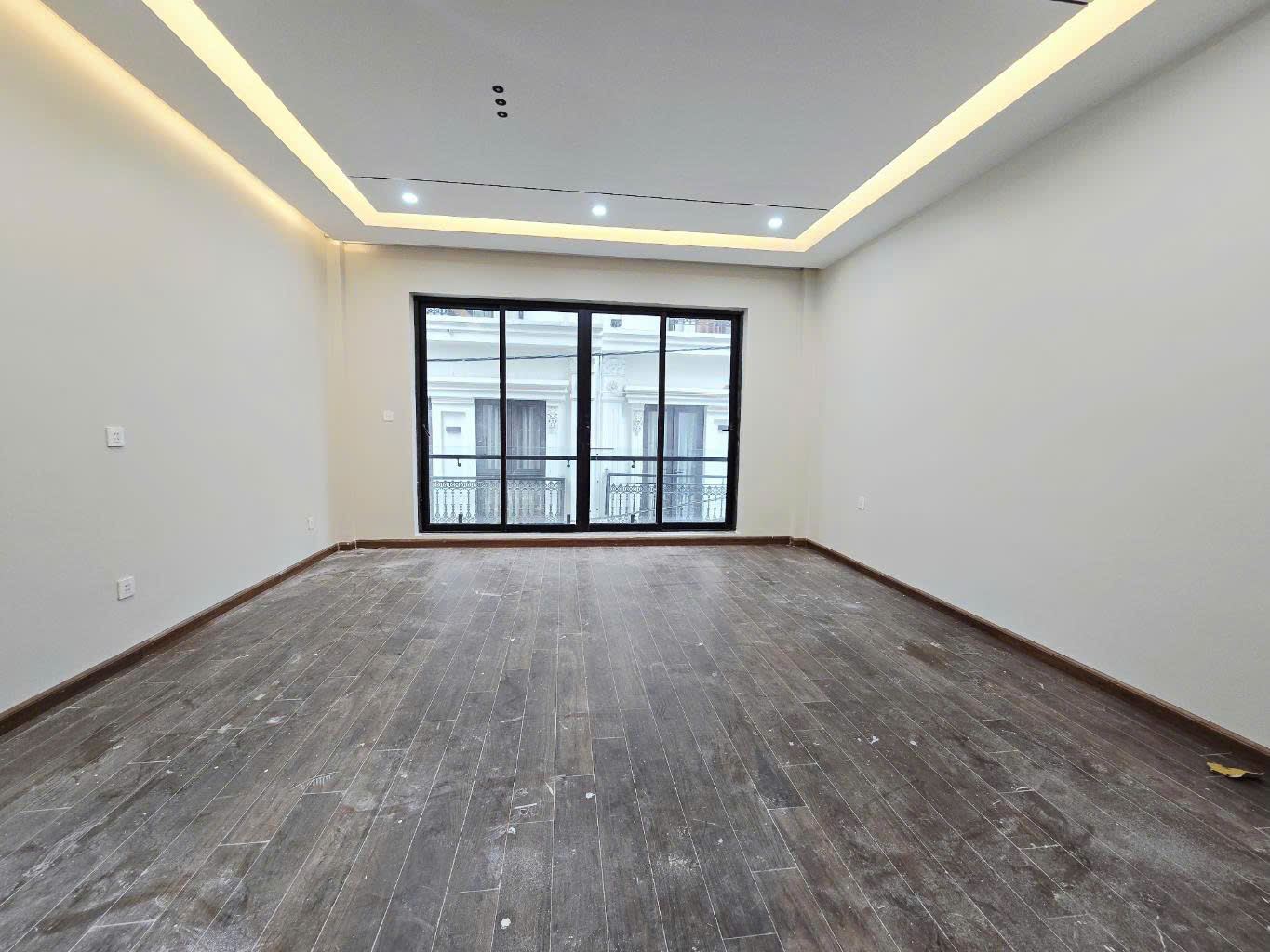 NHÀ MỚI - GẦN PHỐ SÀI ĐỒNG, NGAY CẠNH HỒ ĐIỀU HÒA- CÁCH Ô TÔ 15M - TIỆN ÍCH ĐẦY ĐỦ - 6PN KHÉP KÍN