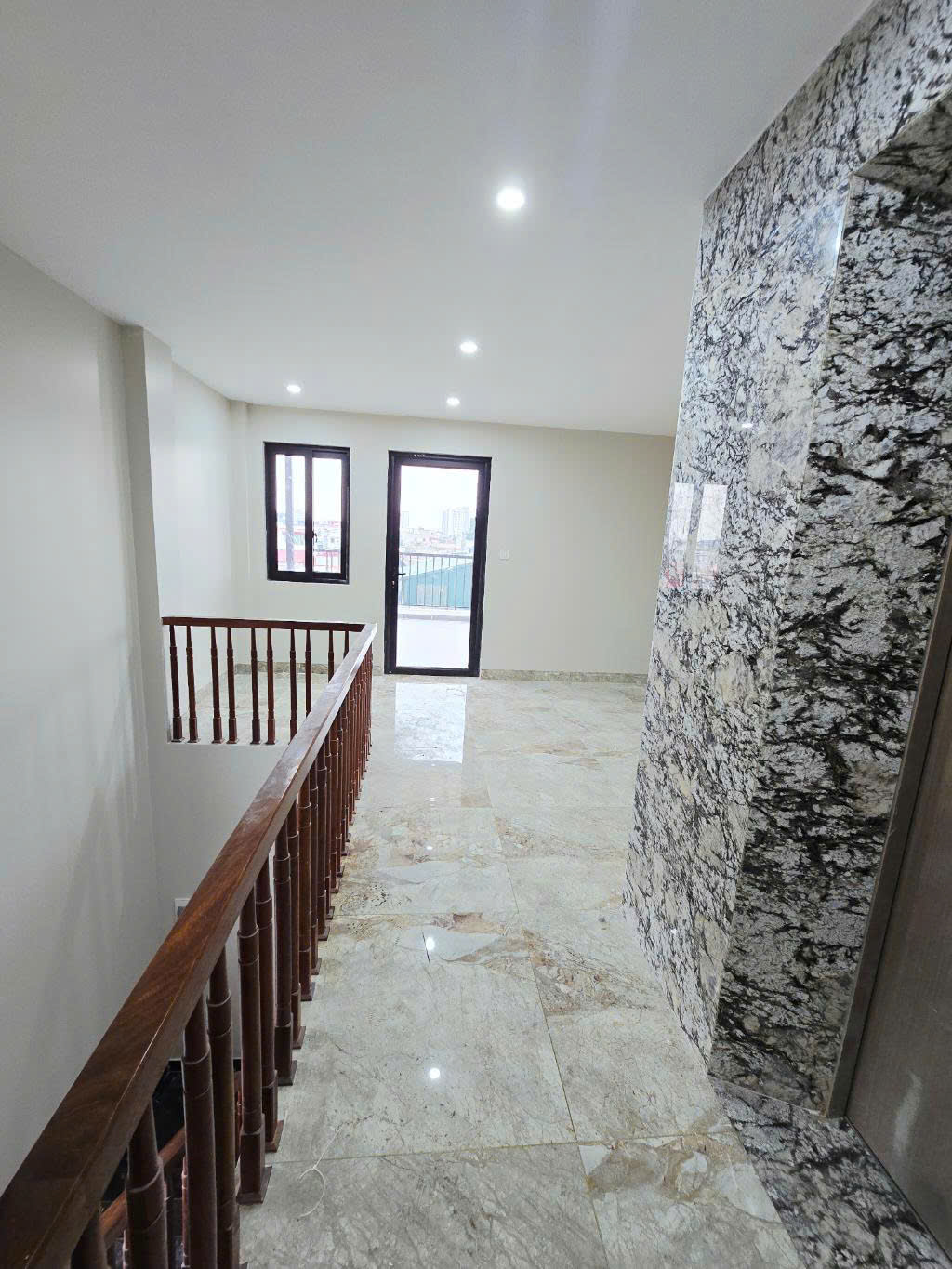 NHÀ MỚI - GẦN PHỐ SÀI ĐỒNG, NGAY CẠNH HỒ ĐIỀU HÒA- CÁCH Ô TÔ 15M - TIỆN ÍCH ĐẦY ĐỦ - 6PN KHÉP KÍN