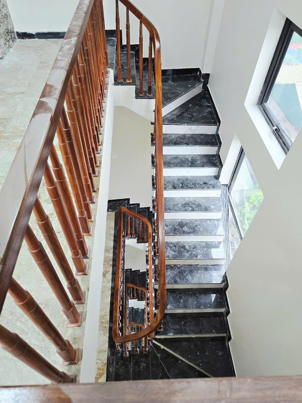 NHÀ MỚI - GẦN PHỐ SÀI ĐỒNG, NGAY CẠNH HỒ ĐIỀU HÒA- CÁCH Ô TÔ 15M - TIỆN ÍCH ĐẦY ĐỦ - 6PN KHÉP KÍN