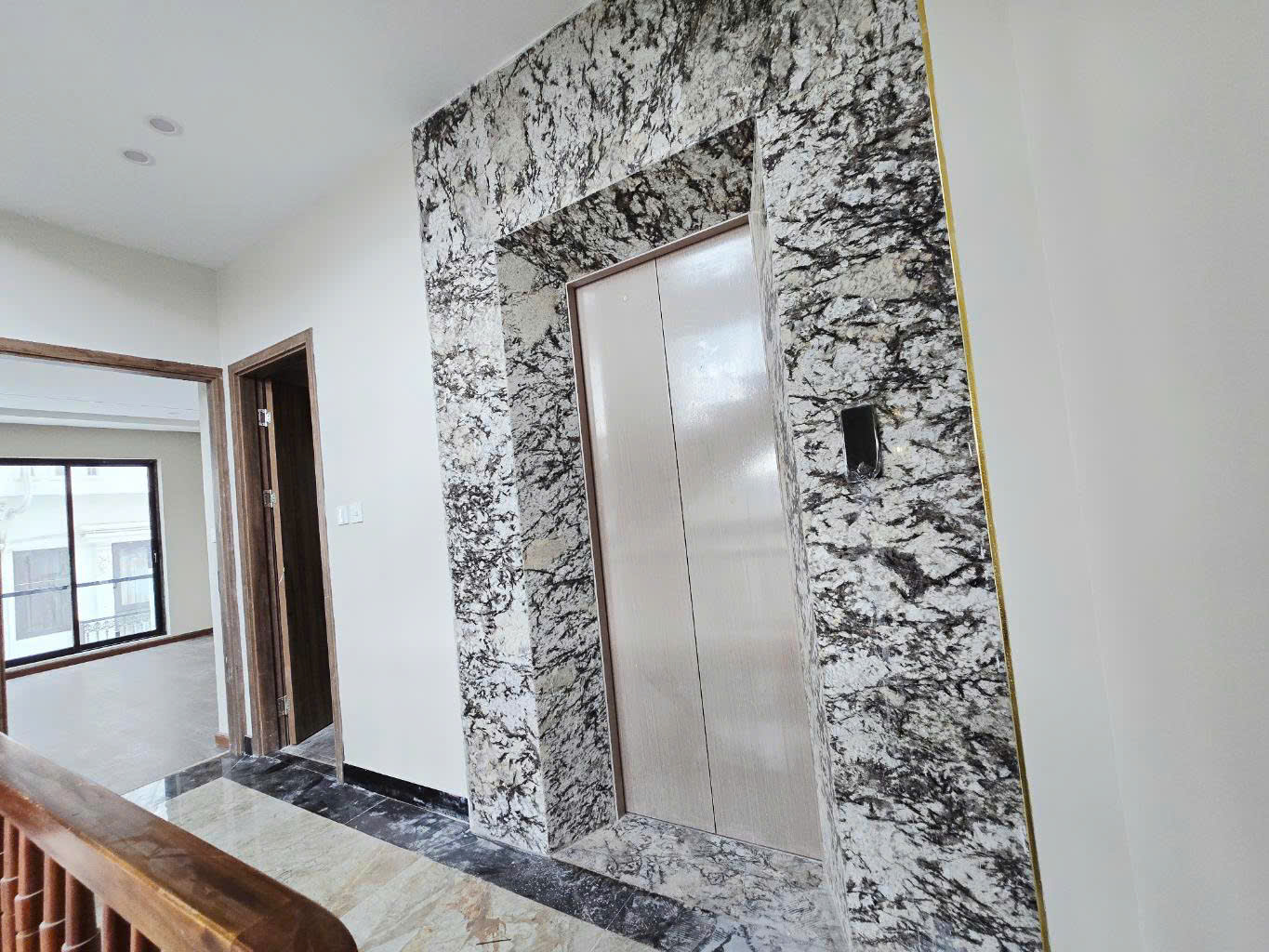 NHÀ MỚI - GẦN PHỐ SÀI ĐỒNG, NGAY CẠNH HỒ ĐIỀU HÒA- CÁCH Ô TÔ 15M - TIỆN ÍCH ĐẦY ĐỦ - 6PN KHÉP KÍN