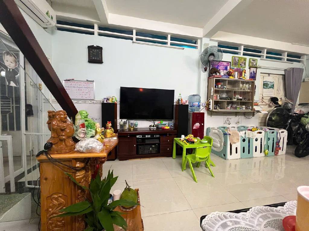 Quận 8 bán nhà 2 mặt hẻm, 60m2, 2 phòng ngủ, gần trung tâm, 5.x tỷ