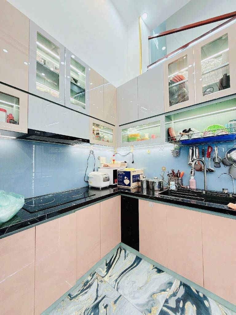 Quận 8 nhà mặt tiền dài 40m, sẵn 15 phòng chdv cho thuê, có hầm xe, thang máy, 3x tỷ