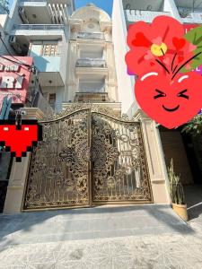 Quận 8 nhà mặt tiền dài 40m, sẵn 15 phòng chdv cho thuê, có hầm xe, thang máy, 3x tỷ