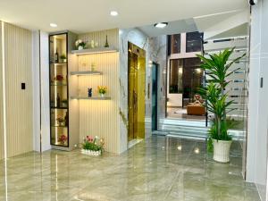 SÁT MẶT TIỀN - NHÀ 6 TẦNG THANG MÁY VIVU - NHÀ MỚI CHỦ TẶNG FULL NỘI THẤT - Ô TÔ NGỦ TRONG NHÀ.
