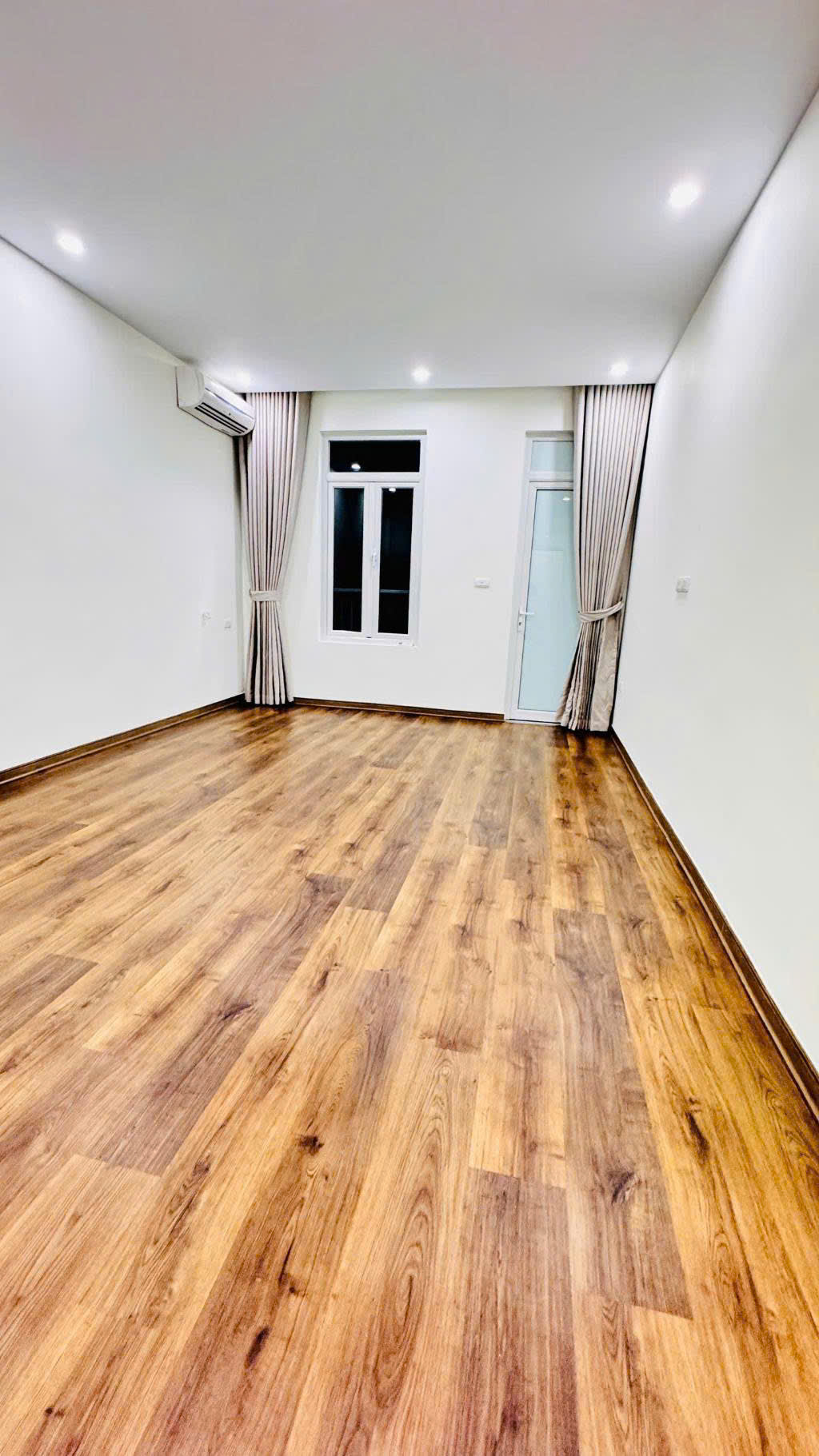 Bán nhà 5 tầng view hồ Khương Hạ