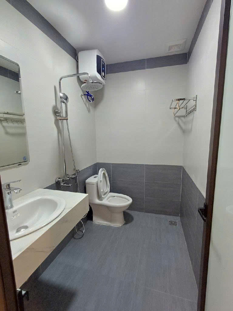 5 tầng – nội thất xịn – sân riêng 10m² –8.9 tỷ
