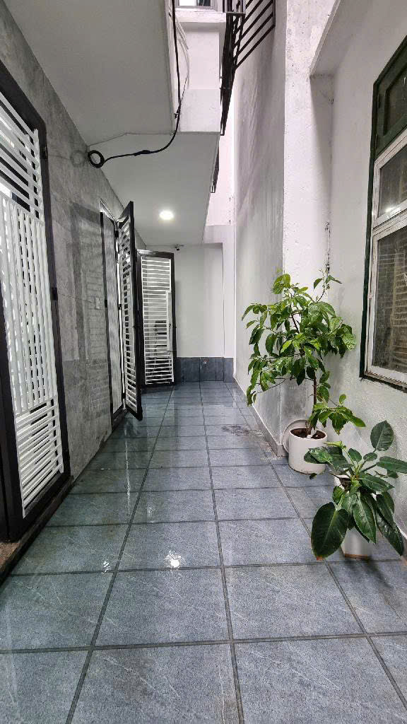 5 tầng – nội thất xịn – sân riêng 10m² –8.9 tỷ