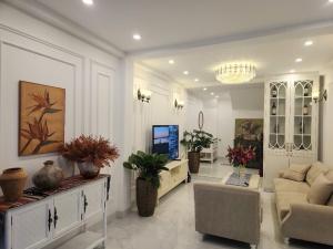 NHÀ XUÂN ĐỈNH 5 TẦNG NGÕ THÔNG Ô TÔ 32m2 NỘI THẤT TÂN CỔ ĐIỂN