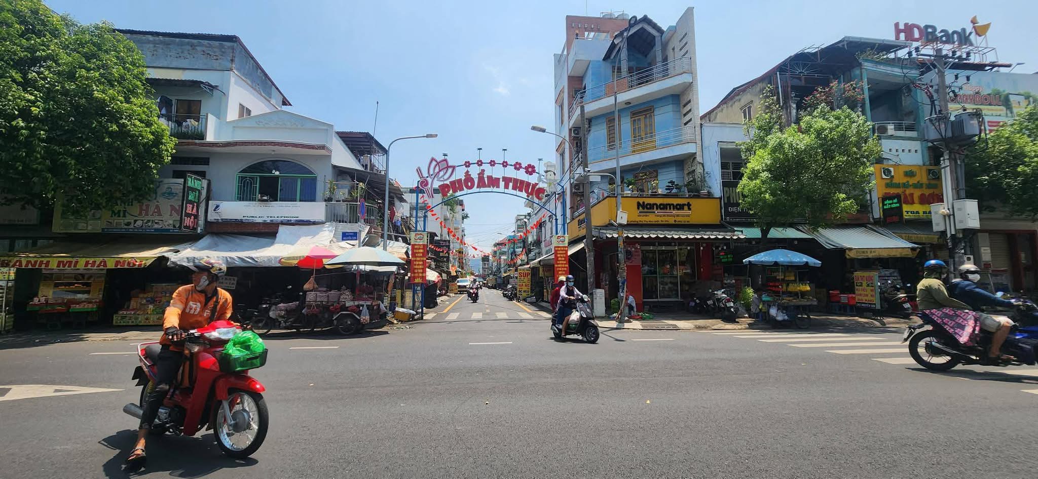 PHỐ ẨM THỰC NGUYỄN NHỮ LÃM - TÂN PHÚ - 47M2 - 2 MẶT TIỀN HẺM ÔTÔ TRÁNH  - 2 TẦNG - GIÁ 5,4 TỶ TL