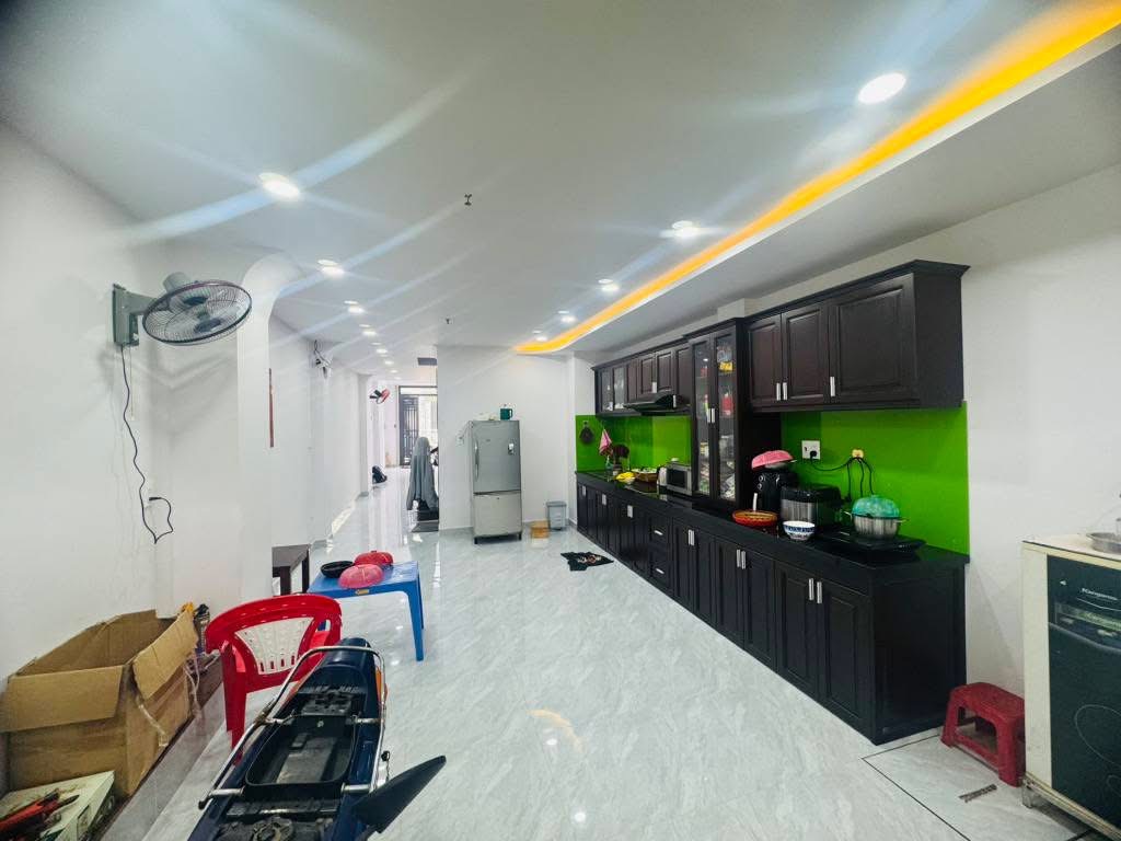 BÁN NHÀ NGUYỄN SƠN - TÂN PHÚ - SÁT MẶT TIỀN - ĐƯỜNG 10M - DT 4m x 18m - XE HƠI NGỦ TRONG NHÀ - 6 TẦNG 7 PN - THANG MÁY - TT MUA BÁN SẦM UẤT TIỆN KINH DOANH - MỞ VP CTY - GIÁ CHỈ 13,5 TỶ TL