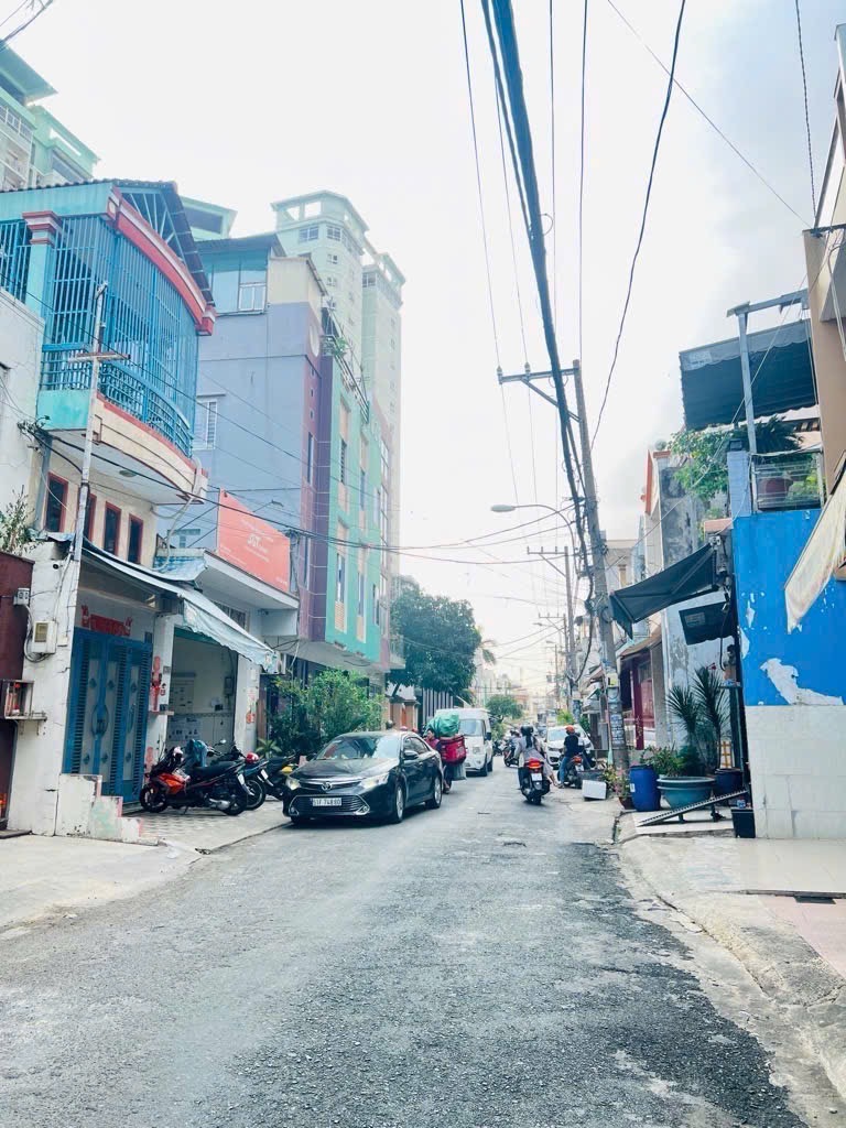 BÁN NHÀ TÔ HIỆU - TÂN PHÚ - XE HƠI VÀO NHÀ - 70M2 [4*17,5M] - 4 TẦNG - HẺM XE TẢI 6M - TẶNG FULL NỘI THẤT - GIÁ CHỈ 9 TỶ CÒN TL