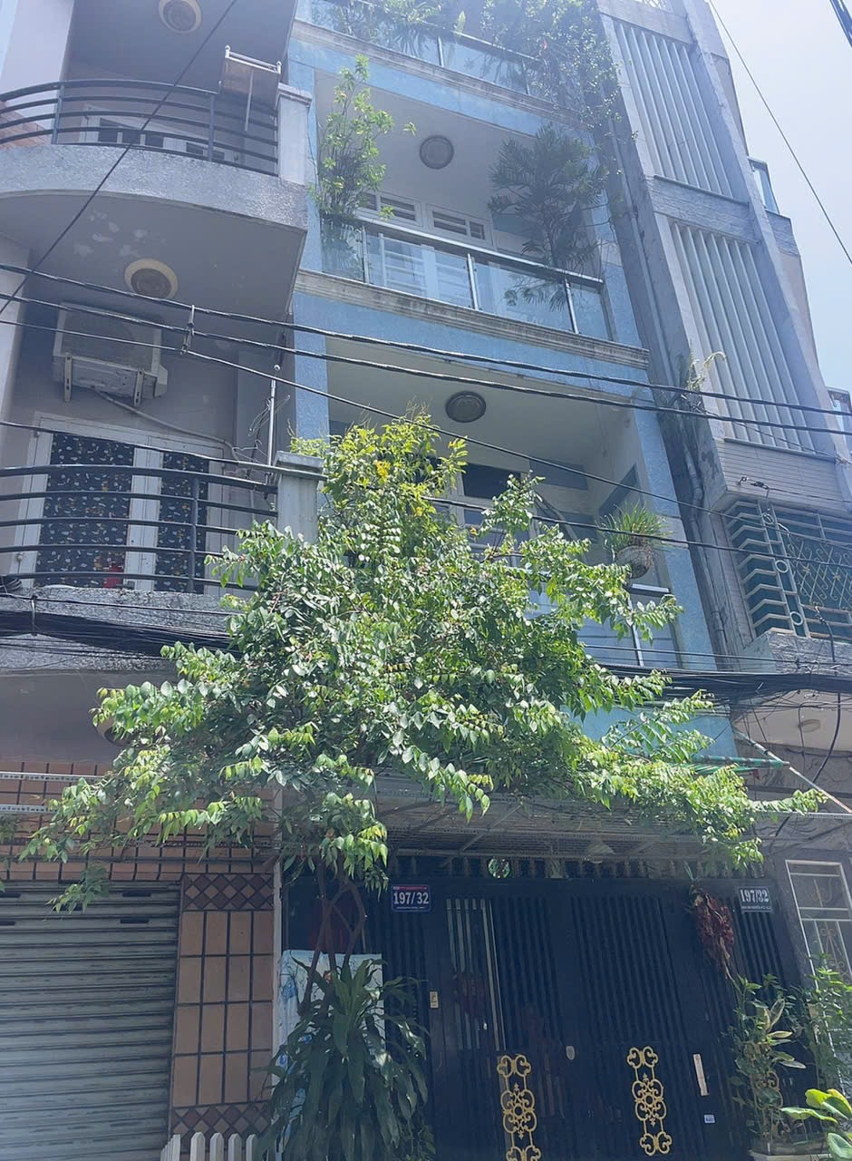 Bán Nhà Hàn Hải Nguyên Quận 11 - 4 Tầng - Xe Hơi Đậu Trước Nhà - Ngay Trung Tâm Mua Bán Sầm Uất - Tiện Kinh Doanh - Giá : 7 Tỷ 700 CÒN TL