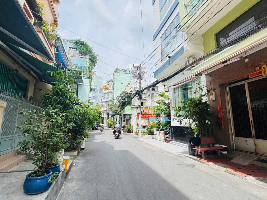 Bán Nhà Hàn Hải Nguyên Quận 11 - 4 Tầng - Xe Hơi Đậu Trước Nhà - Ngay Trung Tâm Mua Bán Sầm Uất - Tiện Kinh Doanh - Giá : 7 Tỷ 700 CÒN TL