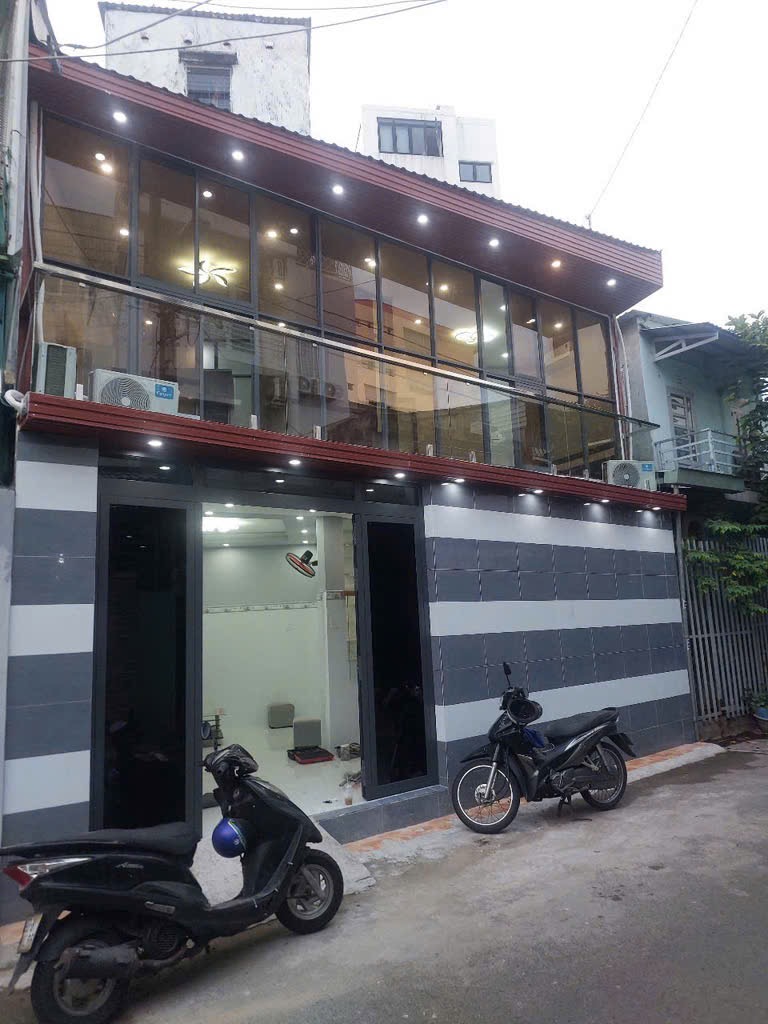 BÁN NHÀ ÂU CƠ QUẬN 11 - HẺM XE TẢI 6M - KINH DOANH TỐT -VỪA Ở VỪA KINH DOANH - NHÀ MỚI ĐẸP -TẶNG FULL NỘI THẤT