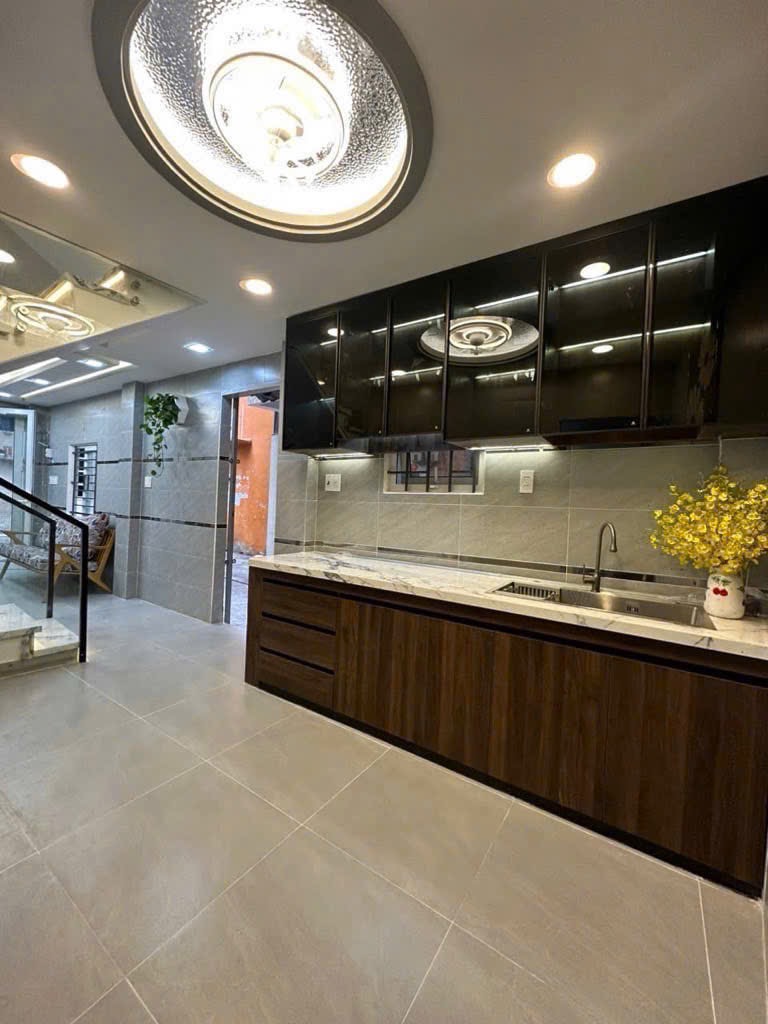 BÁN NHÀ QUẬN 11 - 3 TẦNG MỚI ĐẸP - NGAY TRUNG TÂM CHỢ THIẾC - 4PN - NHỈNH 4 TỶ CÒN TL