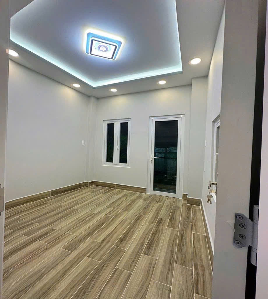BÁN NHÀ QUẬN 11 - 3 TẦNG MỚI ĐẸP - NGAY TRUNG TÂM CHỢ THIẾC - 4PN - NHỈNH 4 TỶ CÒN TL