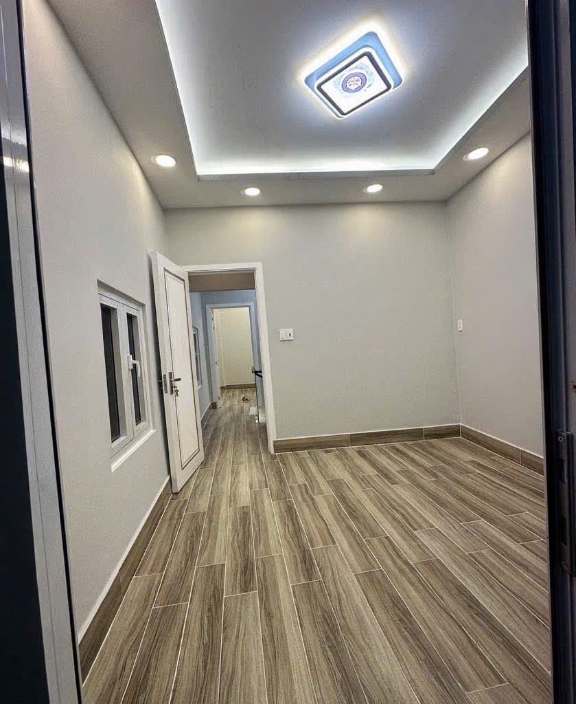 BÁN NHÀ QUẬN 11 - 3 TẦNG MỚI ĐẸP - NGAY TRUNG TÂM CHỢ THIẾC - 4PN - NHỈNH 4 TỶ CÒN TL
