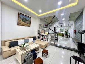 BÁN NHÀ KHUÔNG VIỆT - TÂN PHÚ - GIÁP QUẬN 11 - 95M2 (4.4X21.5) - ÔTÔ NGỦ TRONG NHÀ - 3 TẦNG - 3 PHÒNG MASTER - CÁCH ĐẦM SEN 2 PHÚT - GIÁ HƠN 11 TỶ TL