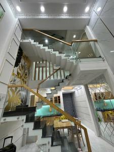BÁN NHÀ SIÊU PHẨM TRƯƠNG PHƯỚC PHAN - HẺM THÔNG LÊ VĂN QUỚI - BÌNH TÂN - 50M2 - 5 TẦNG - 7PN - KHU SẦM UẤT - GẦN TRƯỜNG HỌC - CHỢ - SIÊU THỊ - GIÁ CHỈ 6,5 TỶ CÒN TL