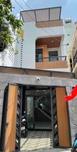 BÁN NHÀ TRỊNH ĐÌNH TRỌNG - GIÁP QUẬN 11 - 100M2 (4.2X22) NỞ HẬU 4.8M - HẺM ÔTÔ ĐƯỜNG NHỰA 6M THÔNG - 3 TẦNG MỚI ĐẸP - GIÁ 10 TỶ 6 TL