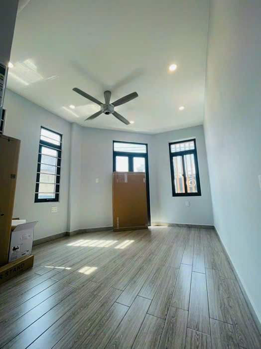 Bán nhà góc Mặt Tiền Âu Dương Lân, sát Quận 1, 34m2, 3 tầng, giá chỉ 10 tỷ