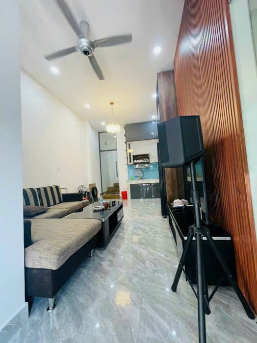Bán nhà góc Mặt Tiền Âu Dương Lân, sát Quận 1, 34m2, 3 tầng, giá chỉ 10 tỷ