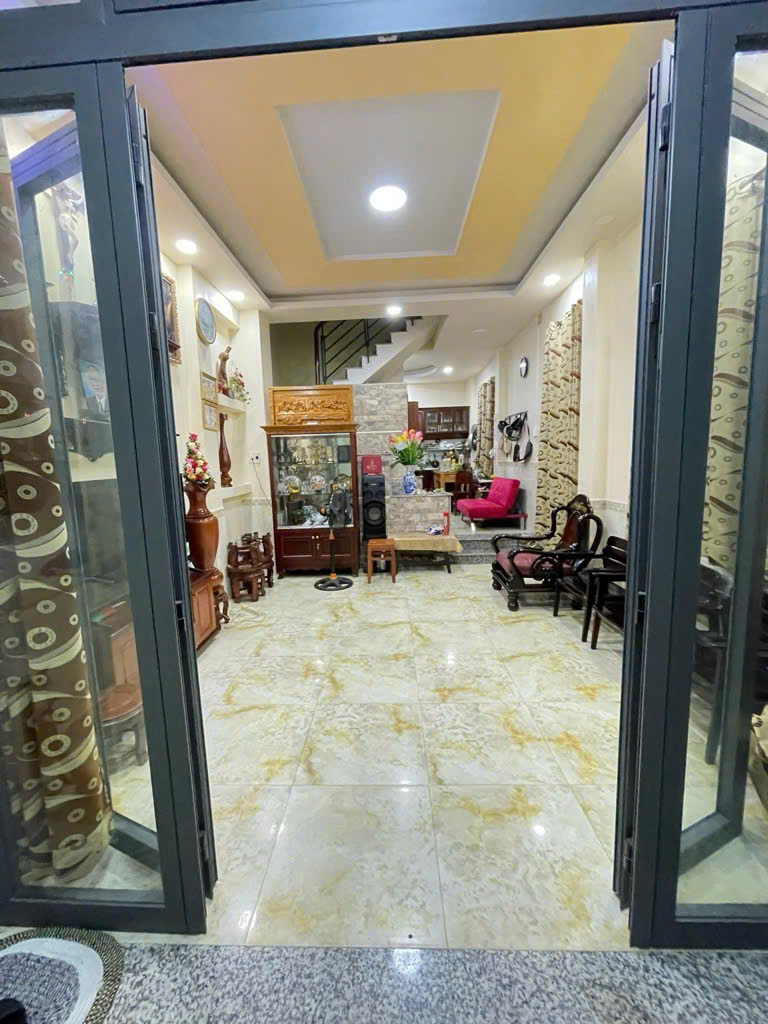 Bán gấp nhà Liên Tỉnh 5 Quận 8, 44.7m2, 4 tầng bê tông cốt thép, giá 5 tỷ