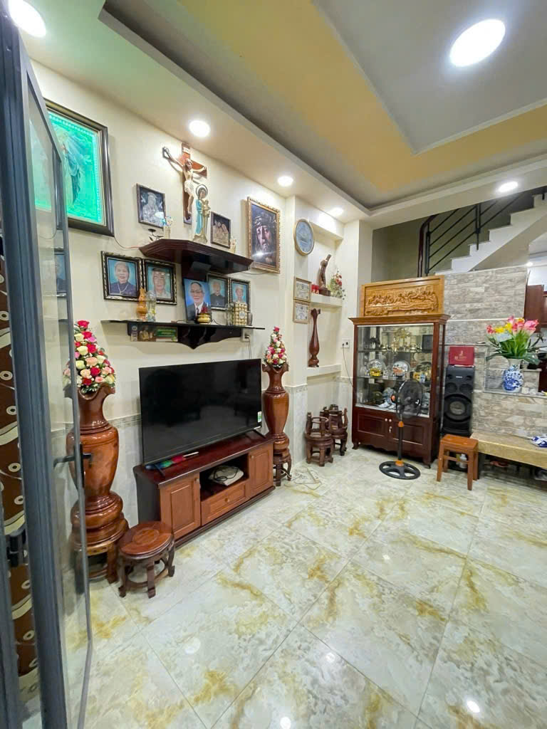 Bán gấp nhà Liên Tỉnh 5 Quận 8, 44.7m2, 4 tầng bê tông cốt thép, giá 5 tỷ