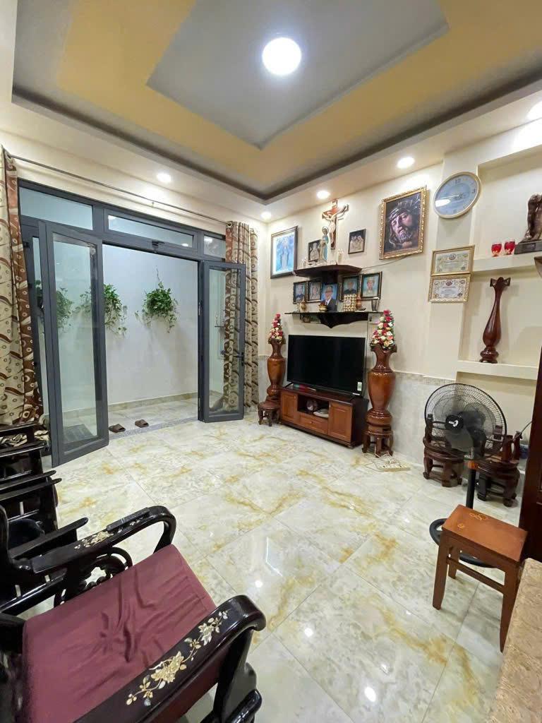 Bán gấp nhà Liên Tỉnh 5 Quận 8, 44.7m2, 4 tầng bê tông cốt thép, giá 5 tỷ