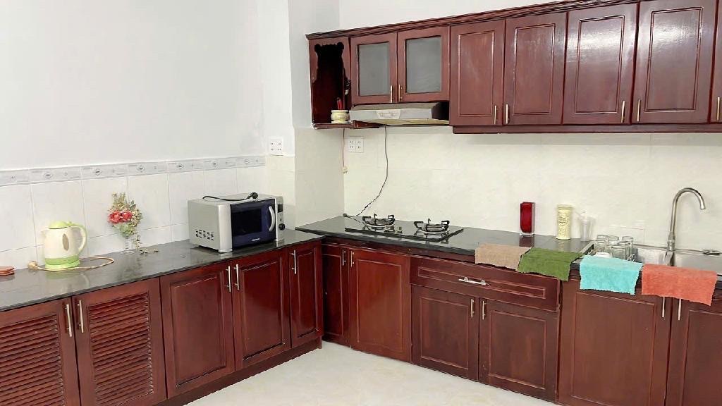 Nhà hẽm đường Nguyễn Thị Thập, kế bên Bệnh viện Đa Khoa Quận 7; DT: 54,3m2, giá 9,5 tỷ; Xe hơi tránh nhau tới nhà